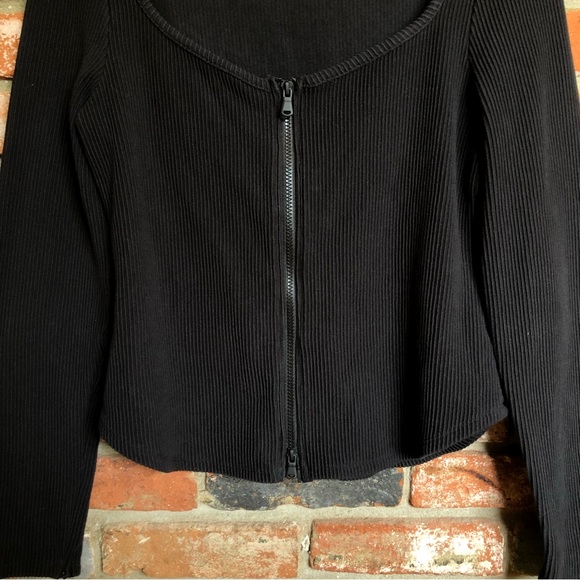 Good American Dramatic Ribbed Front Zip Long Sleeve Top - Picture 7 of 10